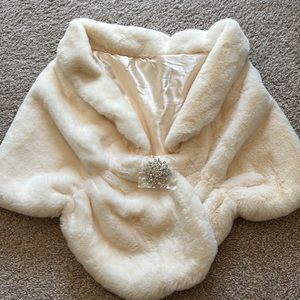Bridal Faux Fur Wrap/Shawl with Broche